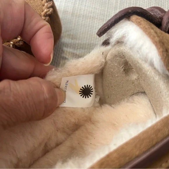 UGG DAKOTA SUEDE SLIPPERS - Picture 6 of 7